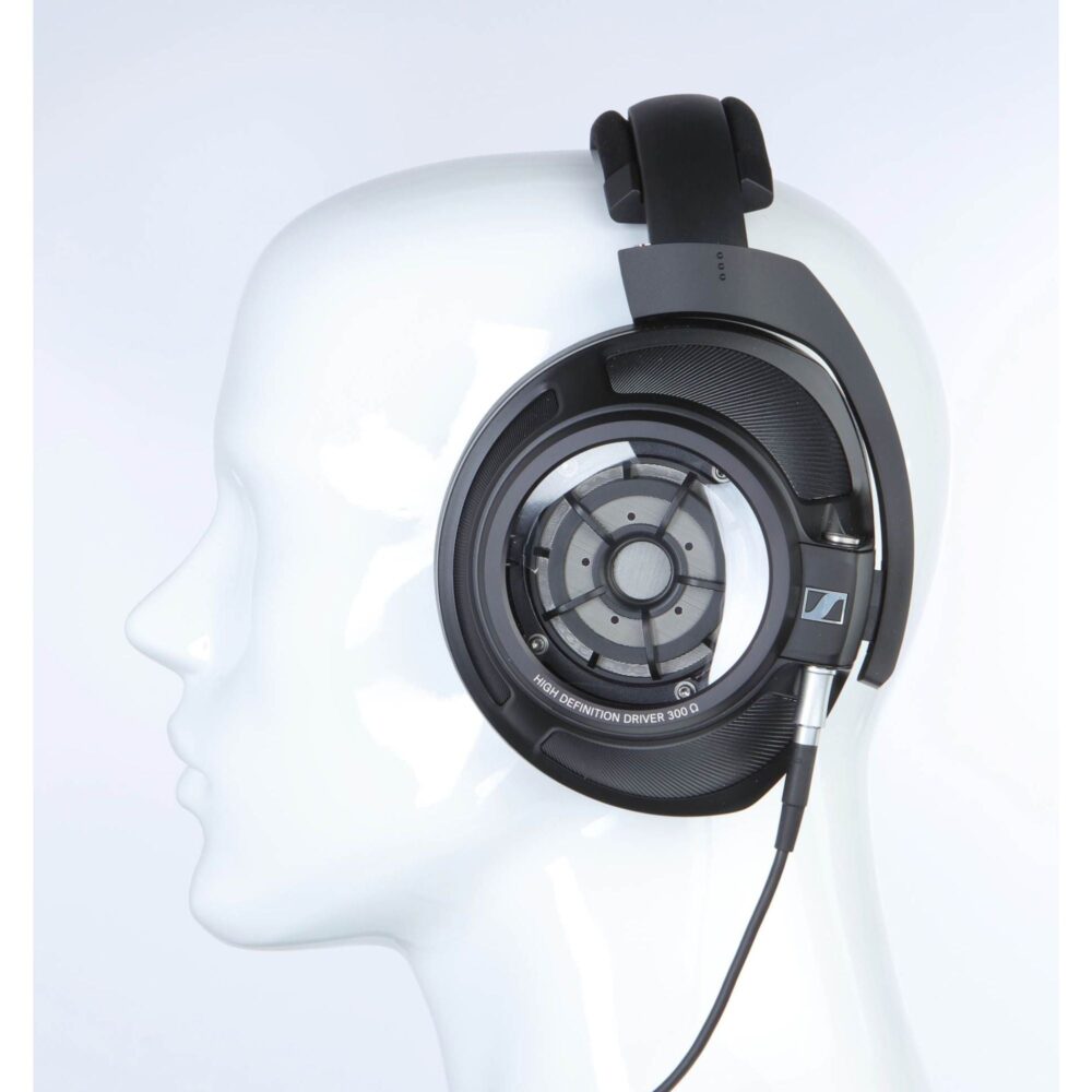 AVCore-Sennheiser-HD--Mannequin-Shown-For-Fit- -Scale jpg