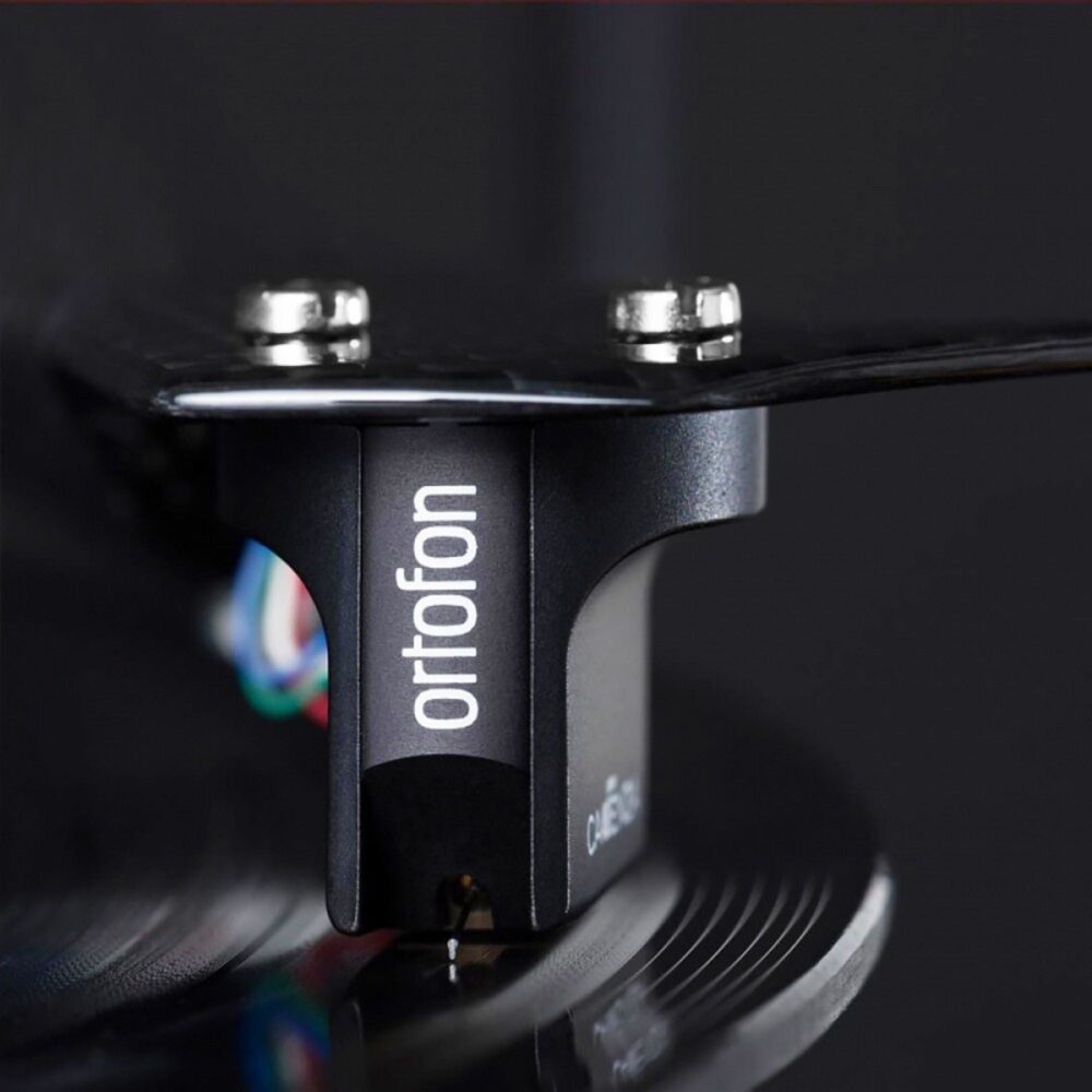 AVCore-Ortofon-MC-Cadenza-Black-On-Cartridge jpg