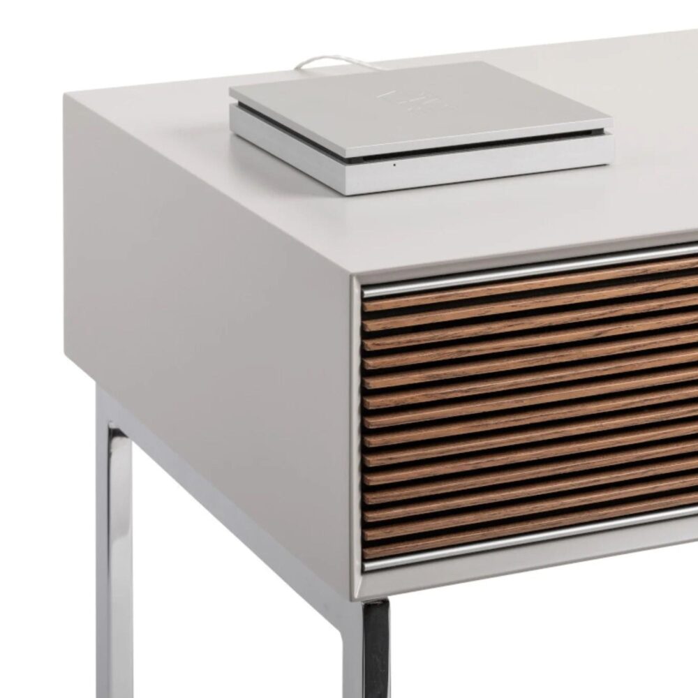 AVCore-Ruark-Audio-R-Close-Up-Soft-Grey jpg
