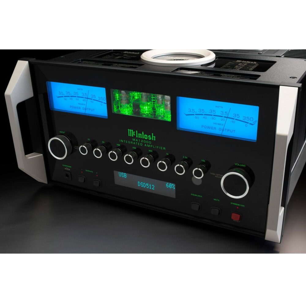 AVCore-McIntosh-MA--Angle-Right-Close-Up-Background-Usb jpg