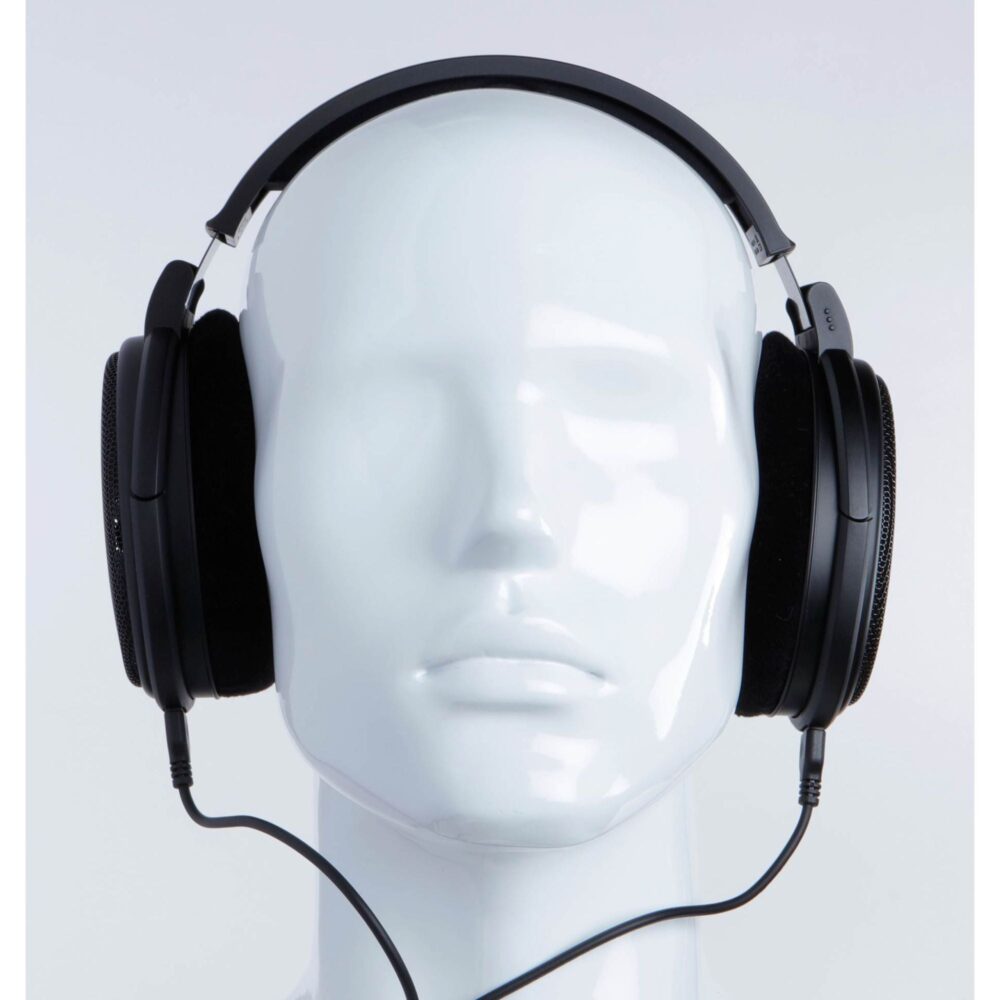 AVCore-Sennheiser-HD--S-Mannequin-Shown-For-Fit- -Scale jpg