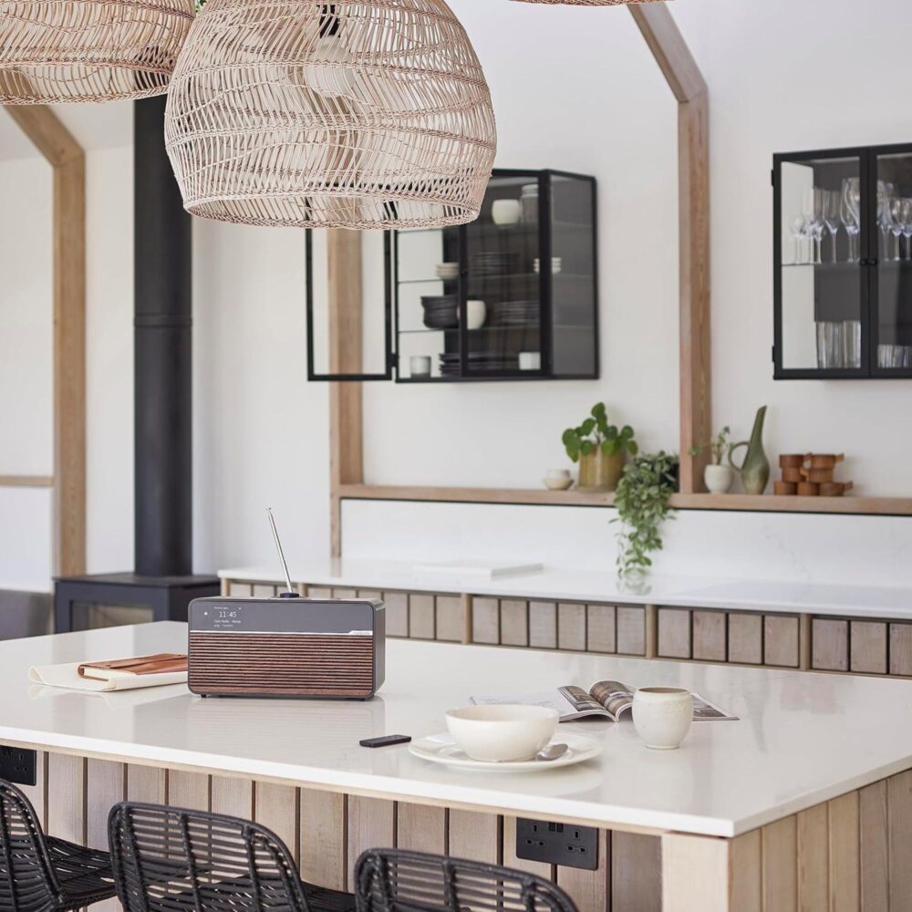 AVCore-Ruark-Audio-R-MK-Lifestyle-Espresso-Laquer jpg