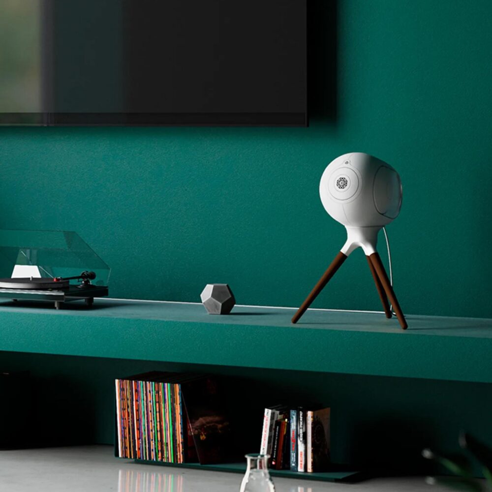 AVCore-Devialet-Phantom-I-Treepod-Iconic-White-Gold-Lifestyle jpg