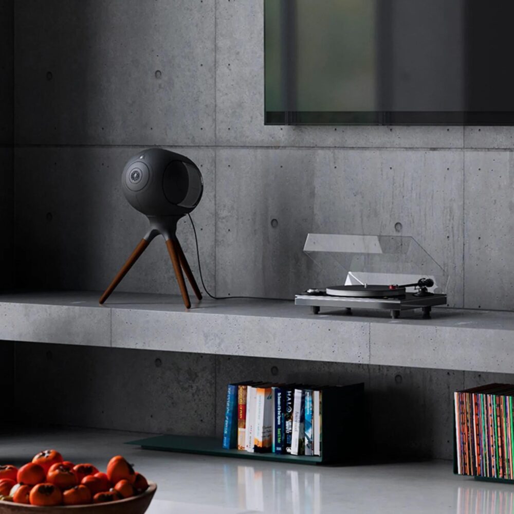 AVCore-Devialet-Phantom-I-Treepod-Matte-Black-Chrome-Lifestyle jpg
