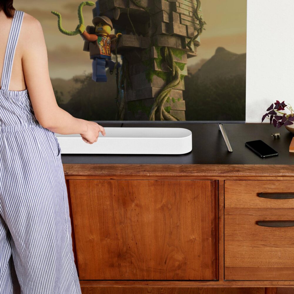 AVCore-Sonos-Beam-White-Lifestyle jpg