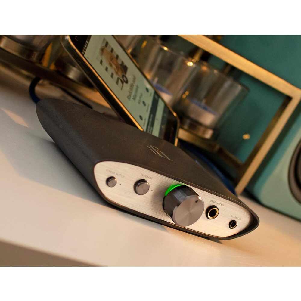 AVCore-iFi-Audio-ZEN-DAC-V-Lifestyle jpg